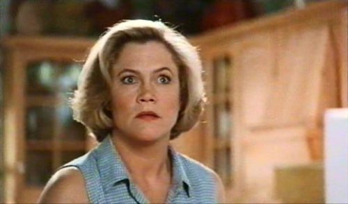 Serial-Mom-kathleen-turner-6999851-517-304